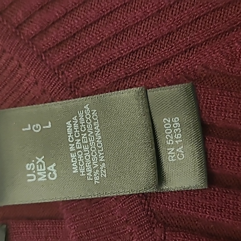 EUC Y2K Claiborne Mens Fitted Ribbed Stretchy Maroon Sweater - Picture 4 of 10